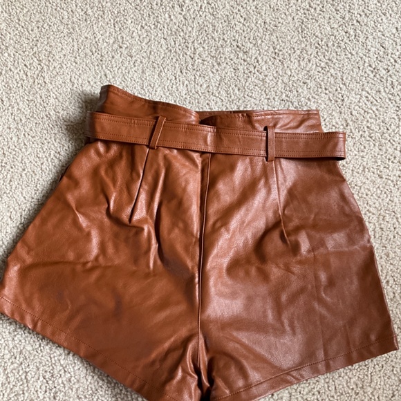 New Faux Leather short with belt size small - Picture 2 of 3